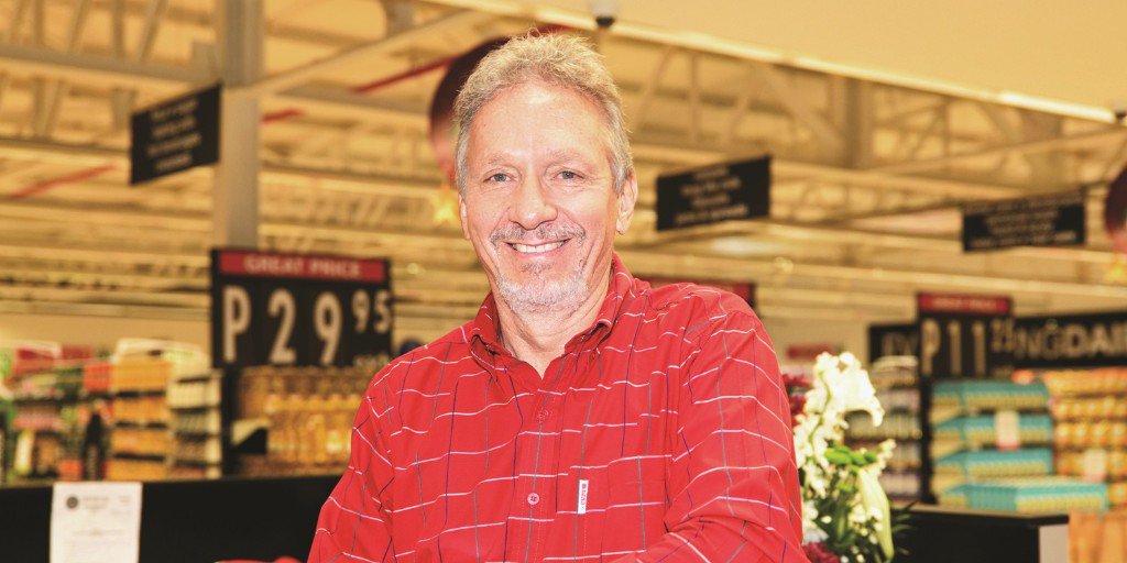 SPARInt's tweet photo. @SPARInt is delighted to share the story of Frans Jooste, an inspirational SPAR retailer from @SparBotswana who has grown and developed his business to 28 stores. #SPAR #retail ➡ https://t.co/nSpGdozmD5 https://t.co/wsZ1HoqRnI