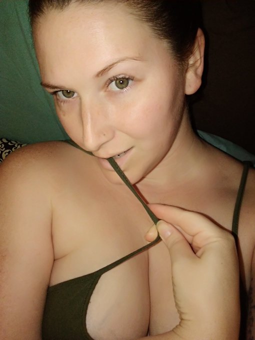 Bed rest is boring! https://t.co/Gh3cTKgKqK<a href="/tag/manyvids"class="tags"><span>#manyvids</span></a>