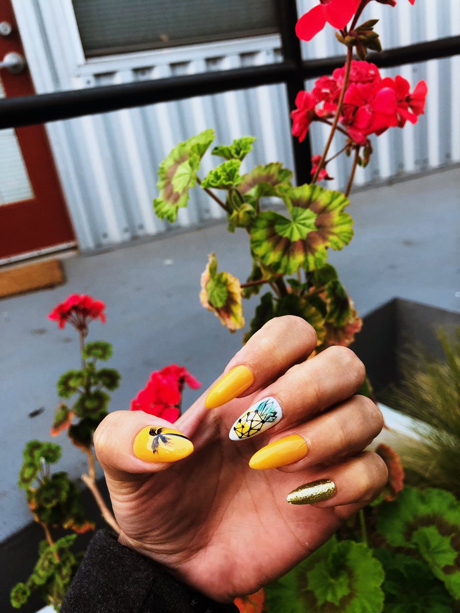 Ana_M_Medina's tweet photo. my nail technician always comes through 💅🏽 🔥🍍 🌴 #SummerMindset https://t.co/qC3uOQbHwL