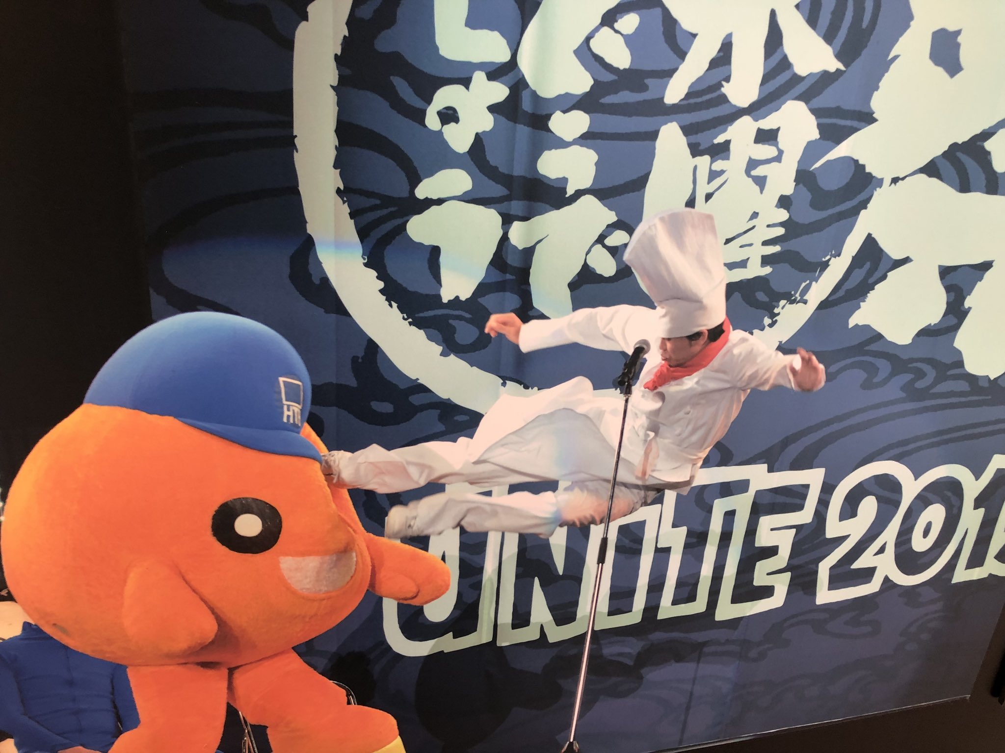 Onちゃん 公式 そォンなわけで Htb エントランス Onちゃんテラス にもォン 前回の 水曜どうでしょう 祭のパネルが展示されてるオン みごとなドロップキック O 8 N どう祭19 T Co O2xvtpyep7 Twitter