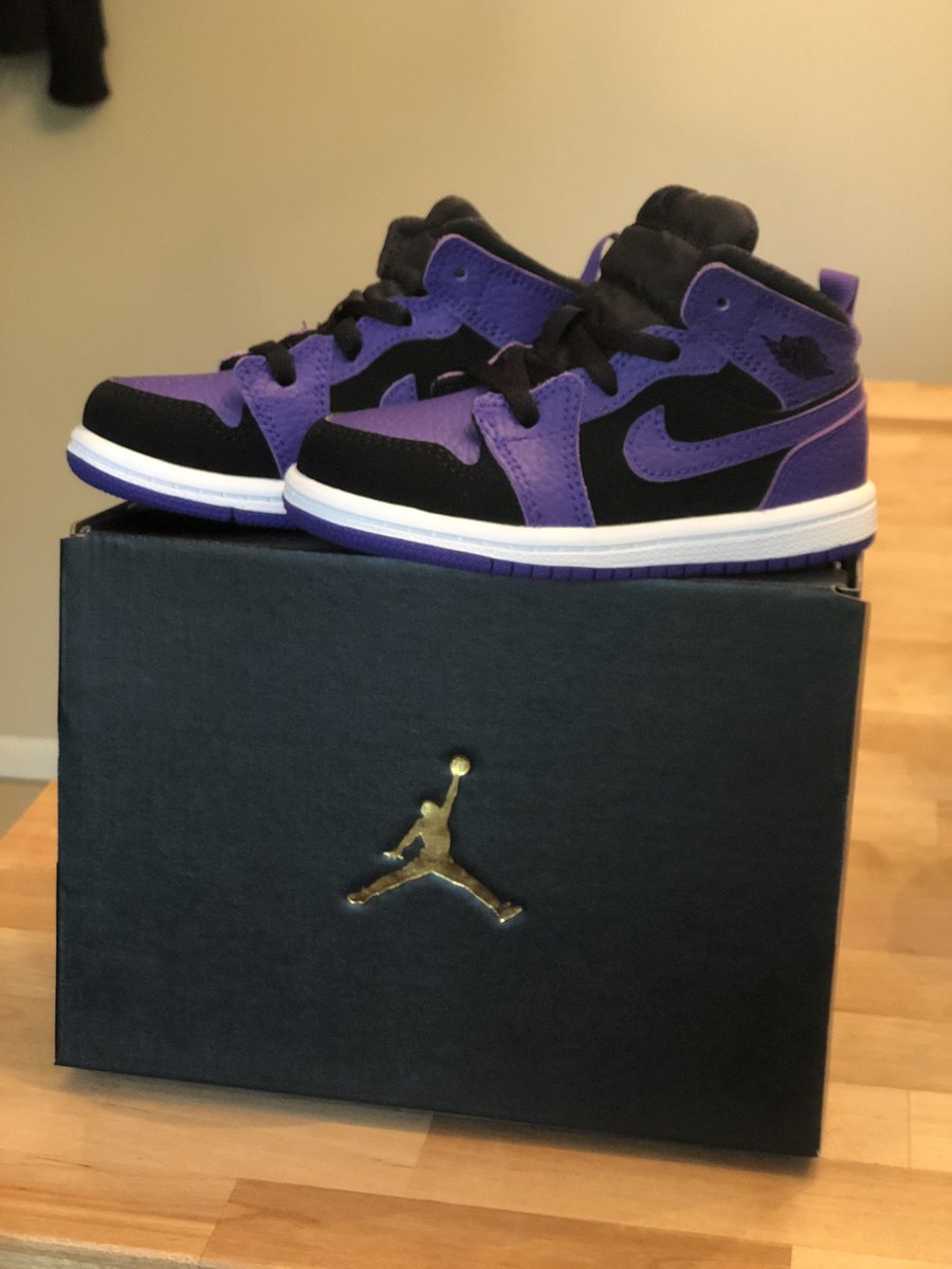 allysonschwab's tweet photo. Jenna got her bday present......she may be the coolest Jenna I know 🤣💜🖤 #jordans #hightop #jordan #toddlerhightops #shesofancy #happybirthday https://t.co/EMm2KjeXMB