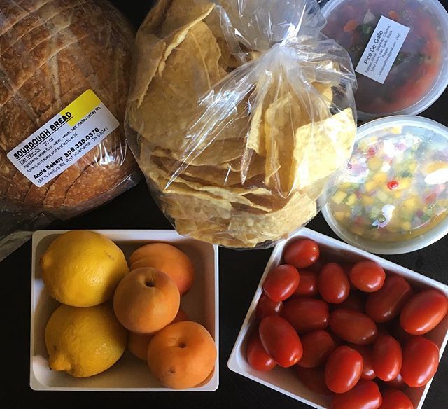 Swanson6676's tweet photo. My small farmers market haul for today.  Not a lot but everything is so good! #localharvestfarmersmarket 
#farmersmarket #bixbypark #fresh #yum #longbeach #socal #local https://t.co/2pVc2xqM3F https://t.co/CJoMRQ8H06