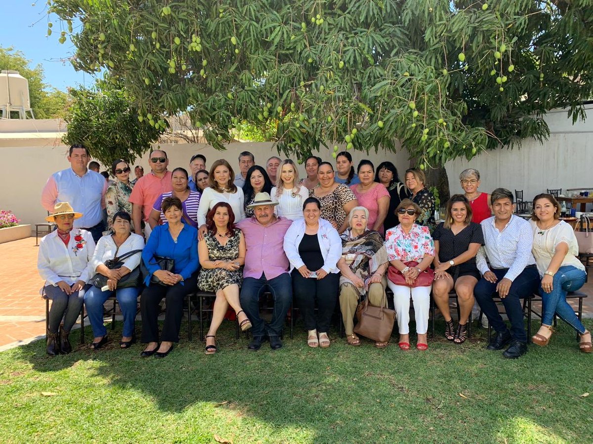 Dulce_RuizC's tweet photo. #SomosPRI llevamos a cabo reunión con liderazgos de las zonas rurales y urbanas de la estructura del Movimiento Territorial en el Municipio de Ahome.
Estuvo presente nuestra Dirigente Estatal y Diputada Local @GloriaHimelda01.
#MTAhome #MTSinaloa https://t.co/WODVzqA2QW