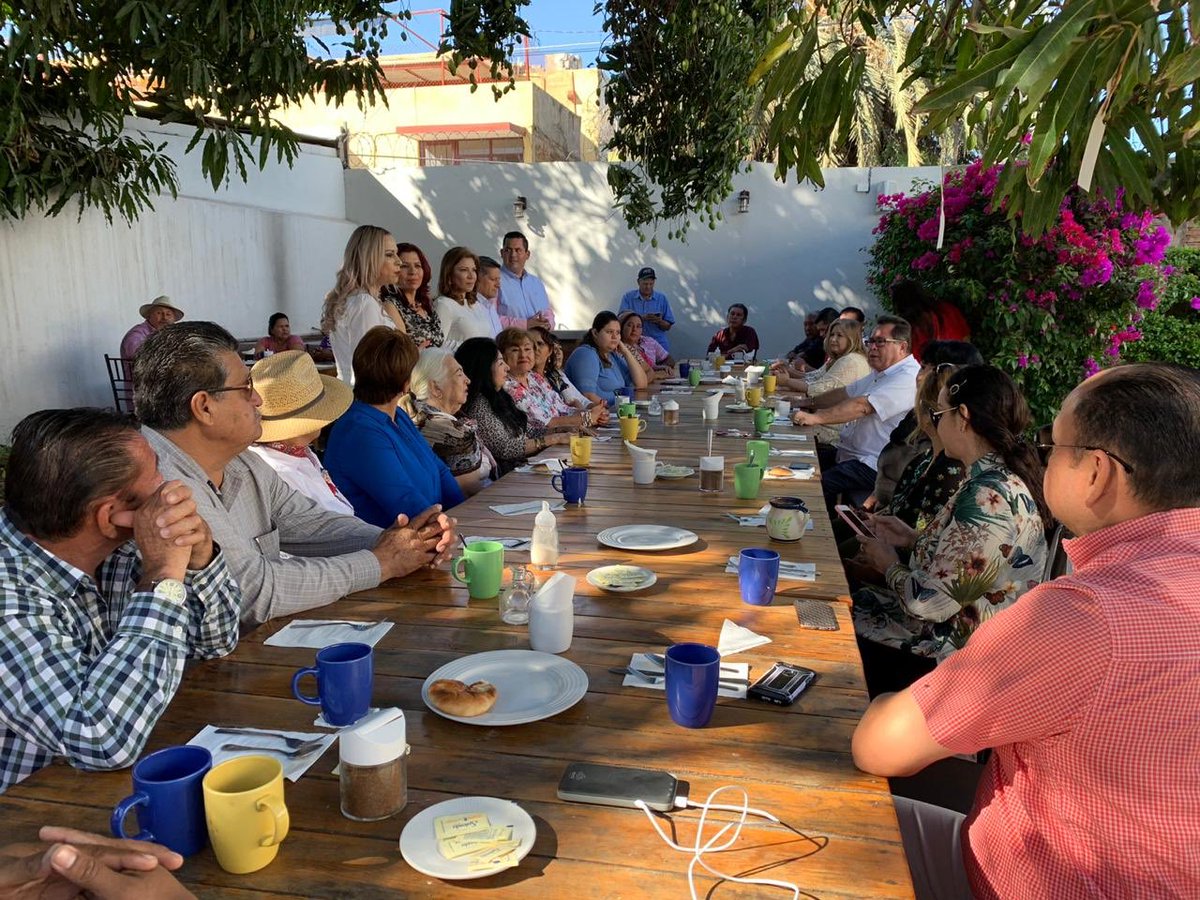 Dulce_RuizC's tweet photo. #SomosPRI llevamos a cabo reunión con liderazgos de las zonas rurales y urbanas de la estructura del Movimiento Territorial en el Municipio de Ahome.
Estuvo presente nuestra Dirigente Estatal y Diputada Local @GloriaHimelda01.
#MTAhome #MTSinaloa https://t.co/WODVzqA2QW