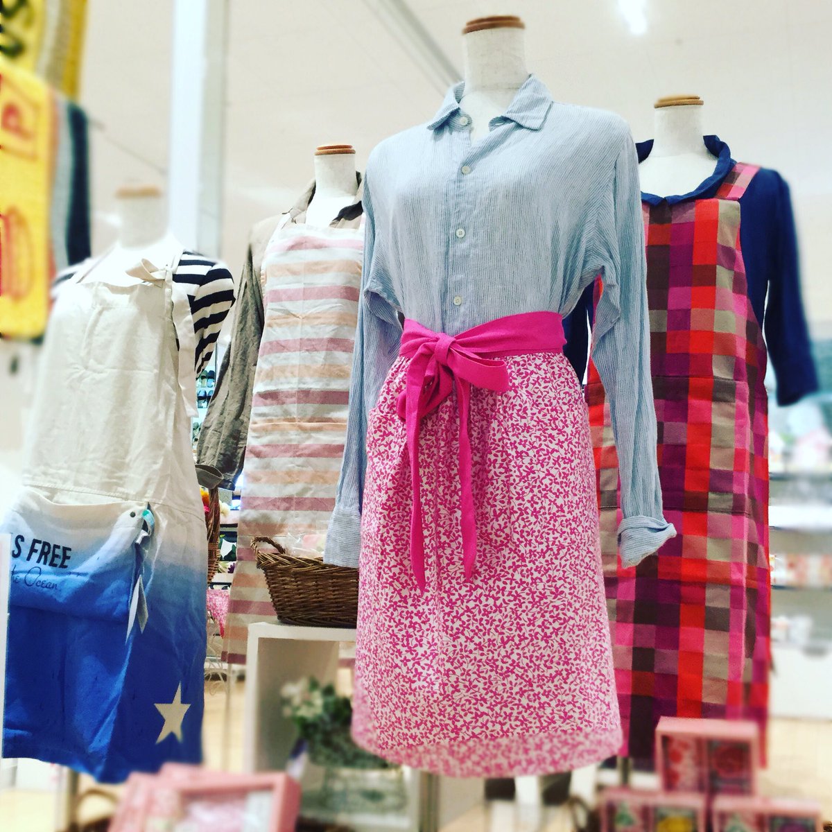 東京インテリア 家具 大阪本店 Sur Twitter 5 12は母の日 日頃の感謝を込めて贈り物をしましょう エプロンの他にも贈り物にぴったりな商品がたくさんあります 雑貨と家具のお店 マイホーム 雑貨 暮らしを楽しむ 母の日ギフト東京インテリア 母の日 Mother