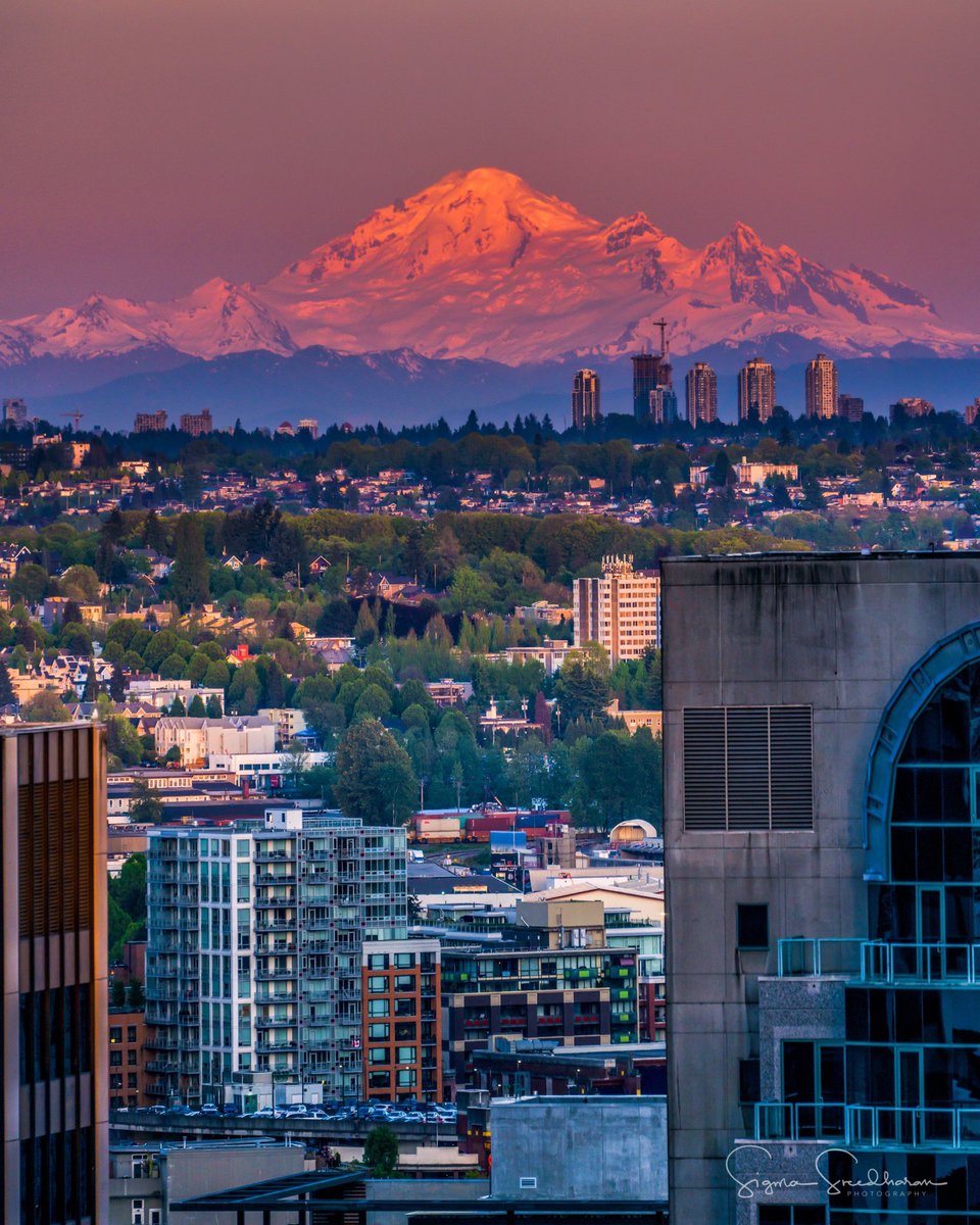 Tonight’s Vancouver views! #MountBaker towering over the city bathed in the #sunset glow! #VancouverBC