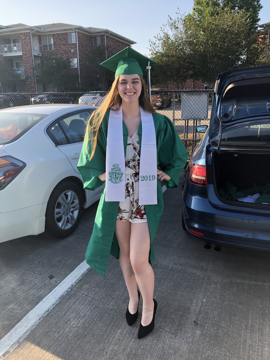 amberrson's tweet photo. moving on to bigger &amp; better things🎓 #Classof2019 https://t.co/0tKc3o8saK