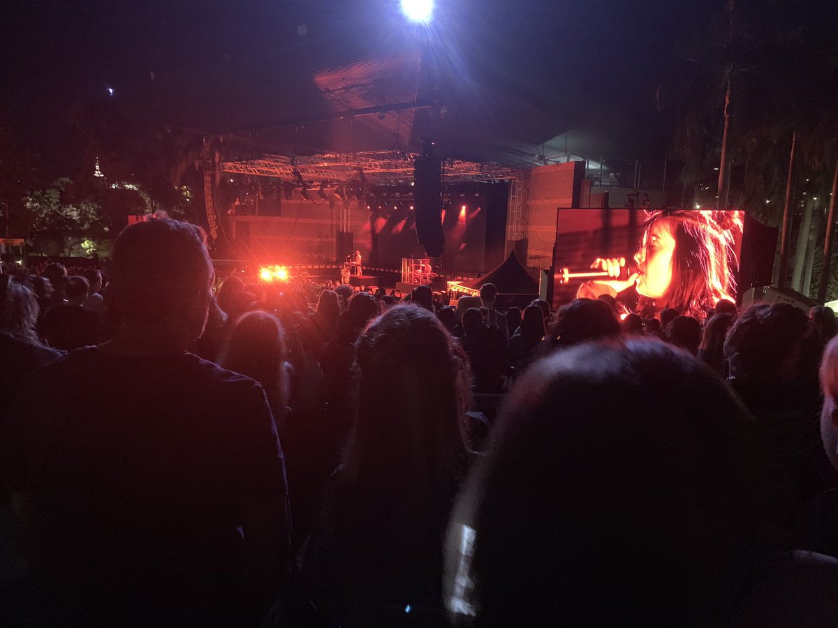 _Guacamole's tweet photo. Went and saw @billieeilish live ❤️ https://t.co/gmufSBnTsQ