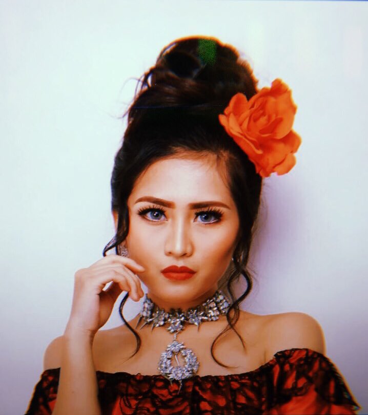 ayusari20_'s tweet photo. Oh darling, go buy a personality~ https://t.co/Gr1jS1Tsqw