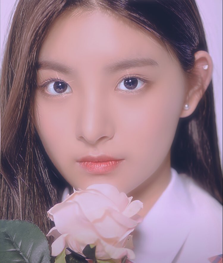 wang yiren ✧ everglow