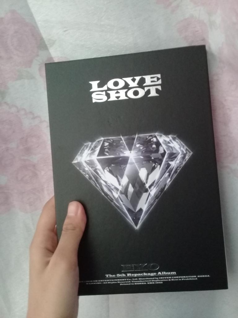 wifenikyungsoo_'s tweet photo. my album is already here!!! thankyou for this awesome freebies! @EarthwindShoppe 

#EWS_feedback https://t.co/TeeIiI6XiB
