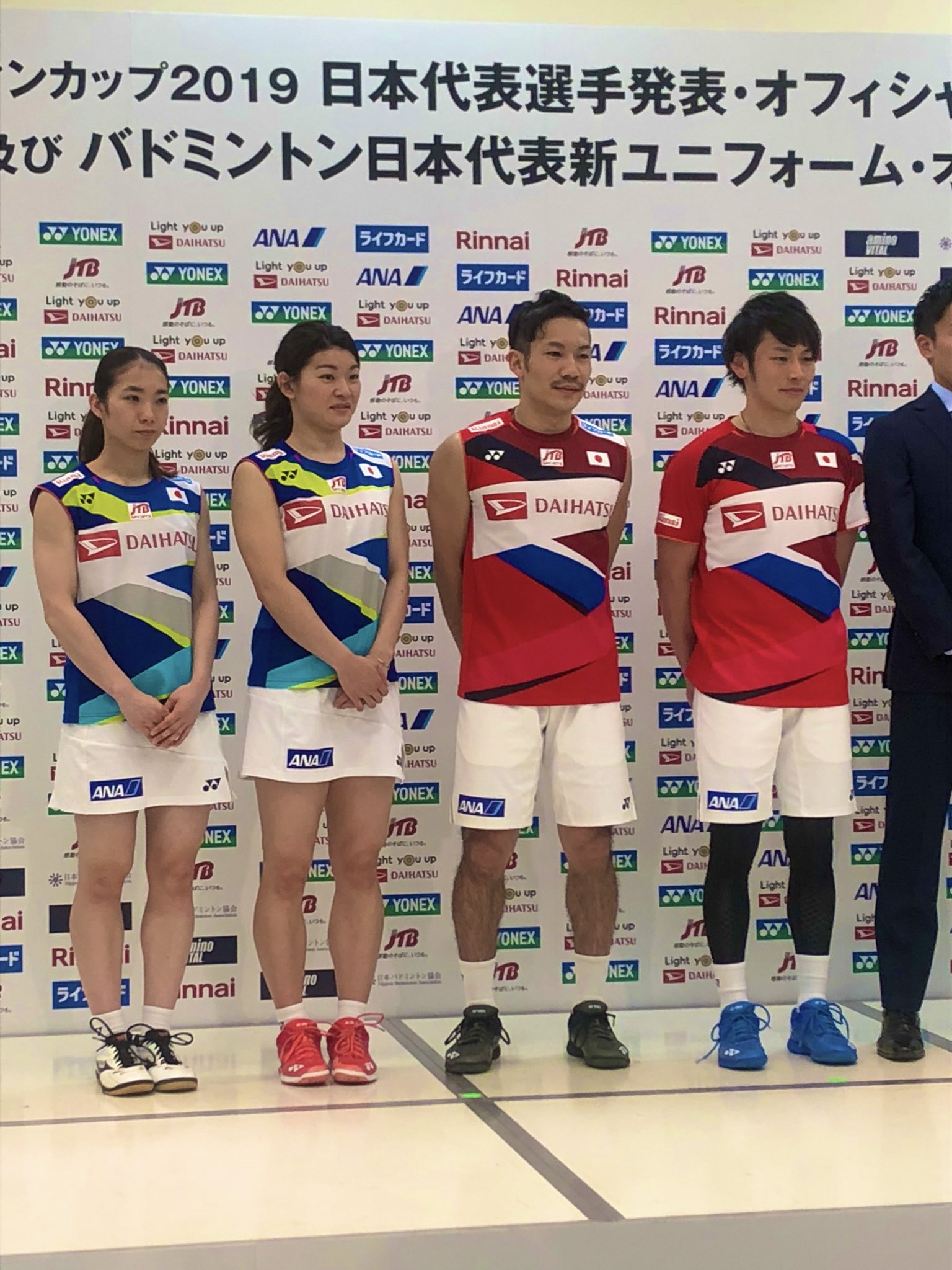 テレビ朝日バドミントン バドミントン 日本代表 新ユニフォームとオフィシャルスーツの発表会見が行われています T Co Hxf5gpa0ng Twitter