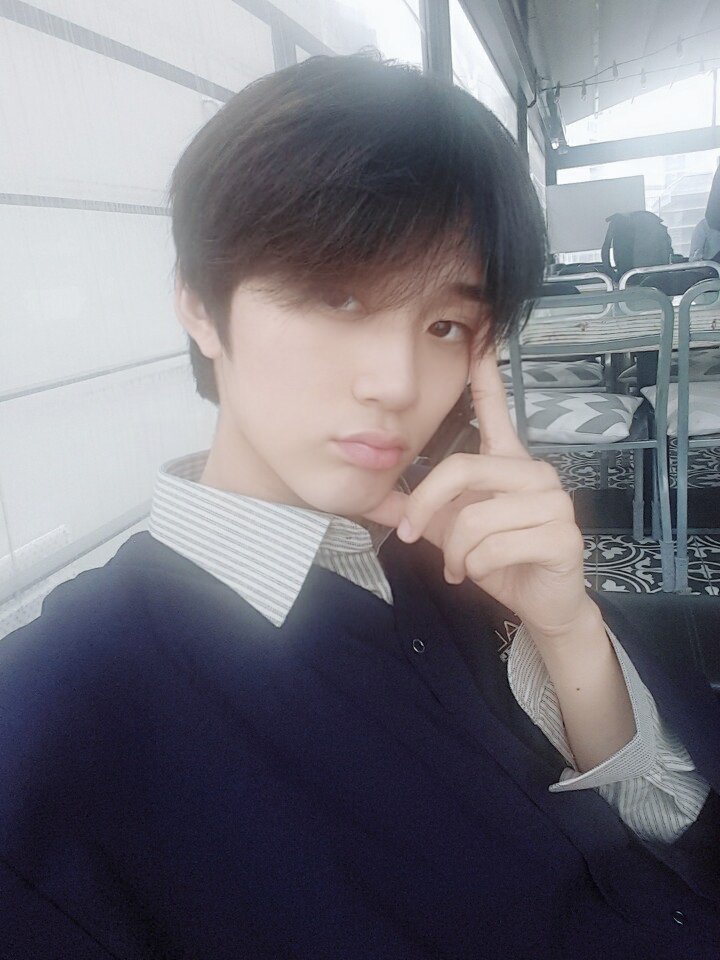 DIA_CRUNCH's tweet photo. [#찬영] 오늘 찬영이는 무엇을 하고 있을까요? 디아나가 정답을 맞혀보기!🤔
#디아나 #디크런치 https://t.co/WlIiNYjjNp
