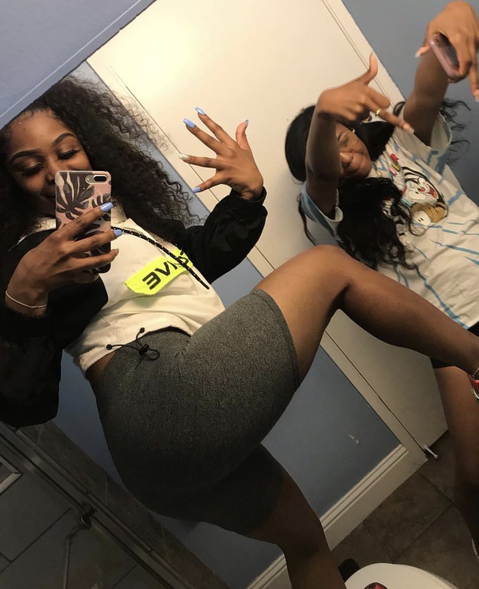 ProjectPoppa65's tweet photo. I had LK super 500 tha Fuck out Deja or slim wouldn’t leave that girl behind for nobody all them days I wanted to hurt her and muffin irritating as Mfs man 😡her thuggin In the hood when niggas wasn’t even out side we gone miss yo crazy ass “ midget” https://t.co/sYa3FMK5XA