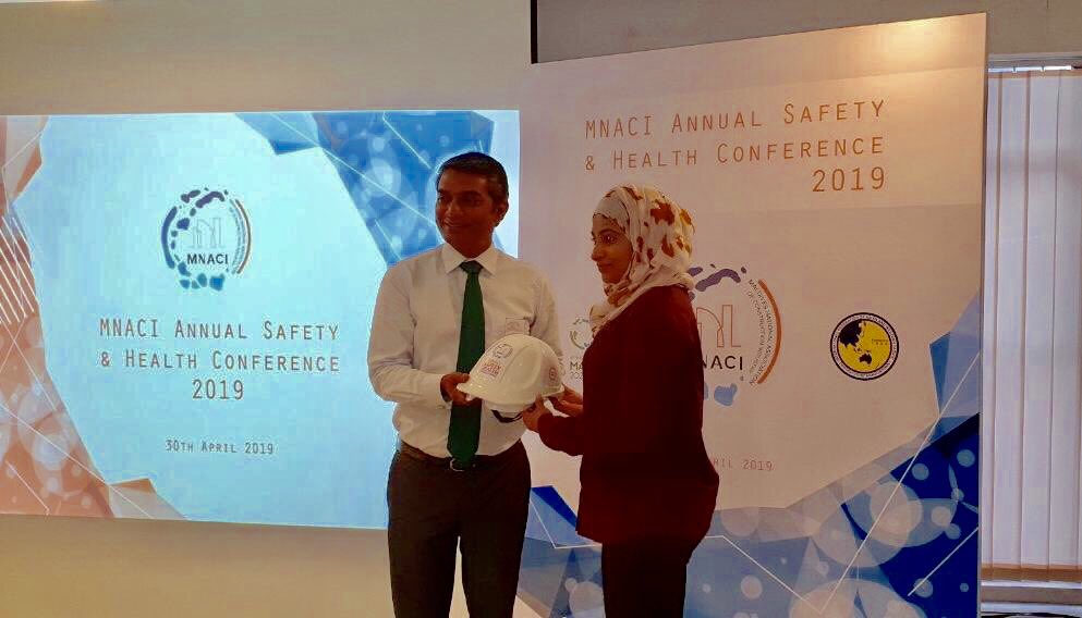 MNACI_Maldives's tweet photo. MNACI Safety and Health Awareness Campaign Promotion activity, Special Helmets are distributed to government officials, sponsors and media representatives #SafetyFirst @OstravaPvtLtd #SafetyShop https://t.co/PaETLVV3IQ