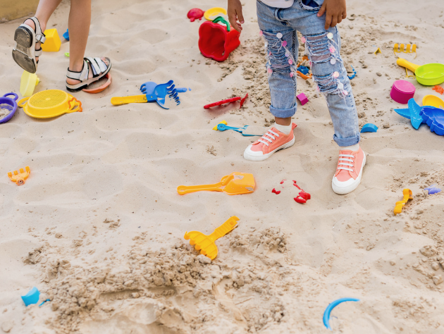 WorklifeExperts's tweet photo. Seid ihr schon bereit für die Gartensaison? Wir hätten noch 4 Tipps und eine Bauanleitung, wie ihr einen Sandkasten selber bauen könnt! https://t.co/3P7BZGY2bu https://t.co/looPIb9PN9