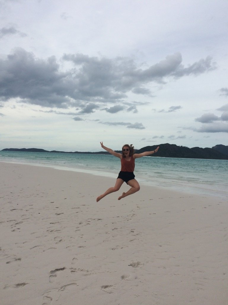 “In de ochtenden doe ik mijn werk en in de middagen geniet ik op het strand. Je krijgt erg goed betaald en je hebt flexibele werktijden.😁” Met het vakantiegeld dat Eva verdiende maakte zij de reis van haar leven door Australië en Nieuw-Zeeland. #vakantiewerk #werkenbijzorgstroom