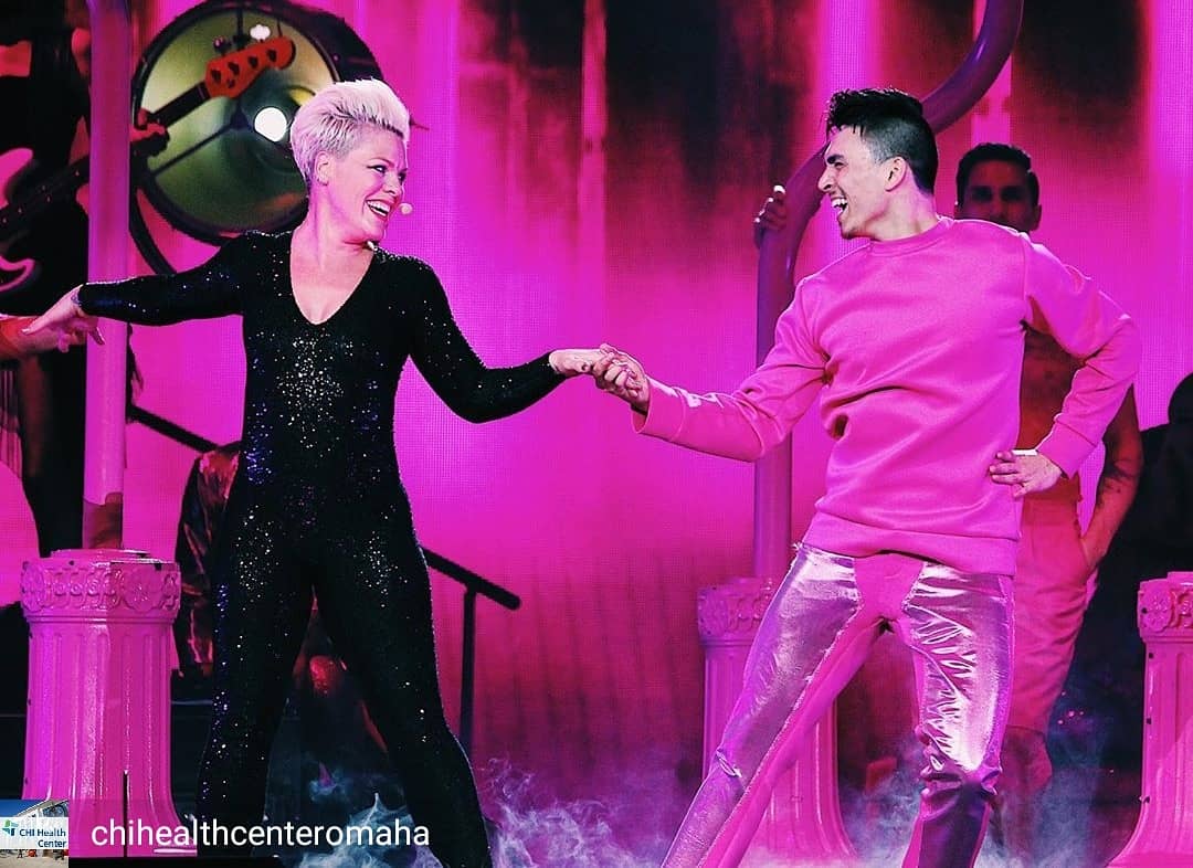 PinkEuropeans's tweet photo. #Repost @chihealthcenteromaha - Raise your glass! From incredible vocals to amazing acrobats, @pink put on one amazing show tonight!

#pink #pinkconcert #pinkbeautifultrauma #beautifultraumatour #hurts2bhuman #getthispartystarted #concert #concertphotography #photography https://t.co/2KsgRqgkGL