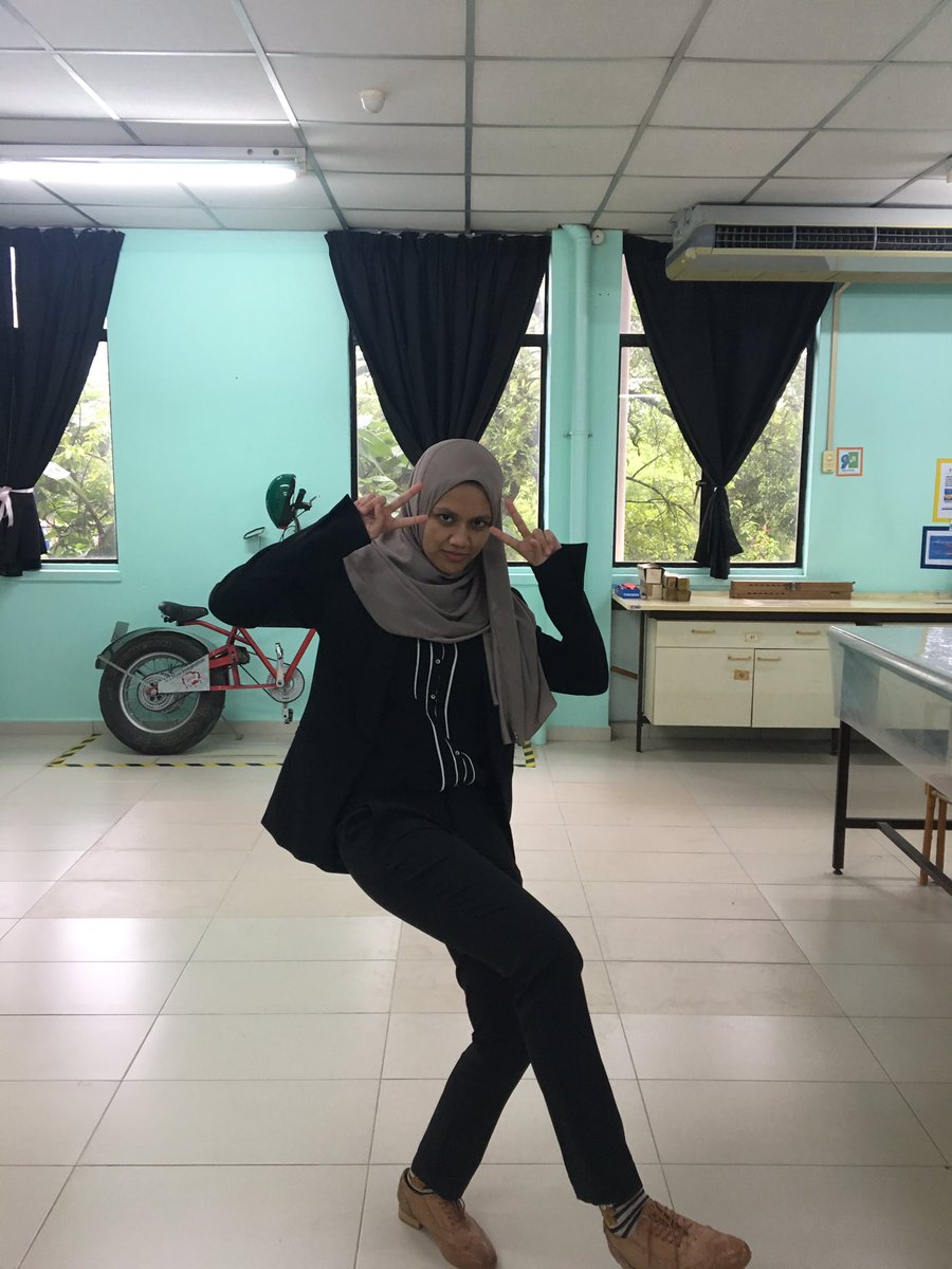 sarahimaniiiii's tweet photo. Alhamdulillah Allah made everything goes well โฅ๏ธ #doneviva #roadtograduation https://t.co/bi3hZgn275