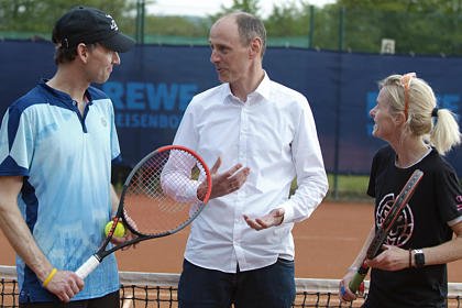 Frischer Anstrich: Ober-Mörler TC macht sich hübsch: wetterauer-zeitung.de/586495