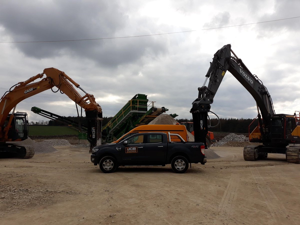 TCHarrisonJCB's tweet photo. Did you know that our Hammers don't just fit JCBs?
As you can see, the HM380T Hammer fits a Volvo machine & the HM260T fits a Case!
If you're looking for an attachment to fit your machine, simply #CallAlex on 07768 460 945!
#JCBMachines #JCBAttachments #VolvoMachine #CaseMachine https://t.co/a4Q0ih4apF