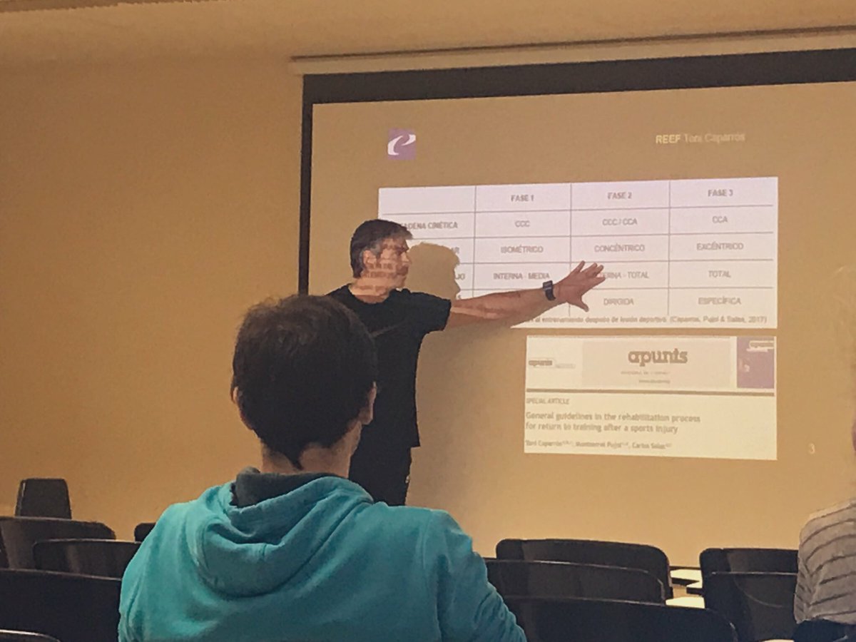 LosProgramador1's tweet photo. Comencem el dia d’avui amb l’última tanda de convidats del curs. 

En primer lloc, Toni Caparrós, que des de la seva dilatada experiència, ve a parlar-nos de la Programació en l’Àmbit de la Salut i la Condició Física. 👨🏽‍⚕️🏨🏋🏽‍♂️

#2019TopProgram #HowWeLearn https://t.co/ZjF2SCSL99