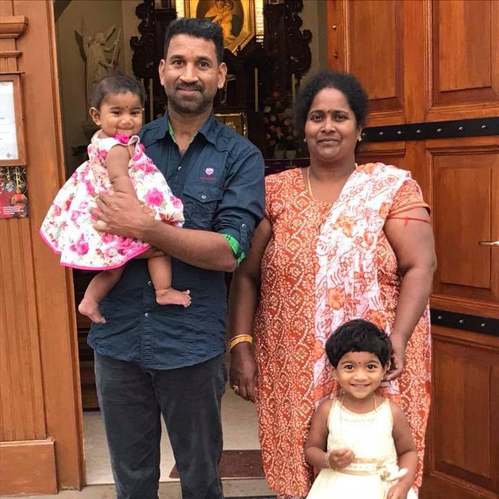 HometoBilo's tweet image. #HometoBilo is a group of current and former residents and friends of the town of Biloela, Queensland. For the past 15 months we’ve been campaigning for the release of a Tamil family - father Nades, mother Priya, daughters Kopika (3) and Tharunicaa (1). #AusVotesHealth