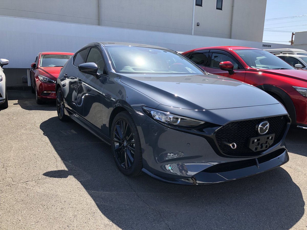 誰得17 Auf Twitter アテンザワゴン の点検でディーラーへ もう新型 Mazda3 があった もう日本でも アクセラ とは呼ばないのかな 内装の大幅進化がうかがえる ボリューミー 早く試乗してみたい