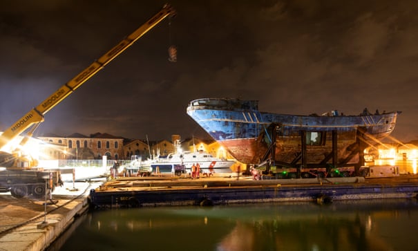 etiennelefleur's tweet photo. Crass artwashing of the migrant crisis!

Boat in which between 700 &amp; 1,100 migtants died when the boat sank in 2015 to be displayed at Venice Biennale.

Now it's being installed so the art world's privileged elites can gasp &amp; gawp.

This is poverty porn!

https://t.co/GbJNQJriWd https://t.co/TbRLXFxlg9