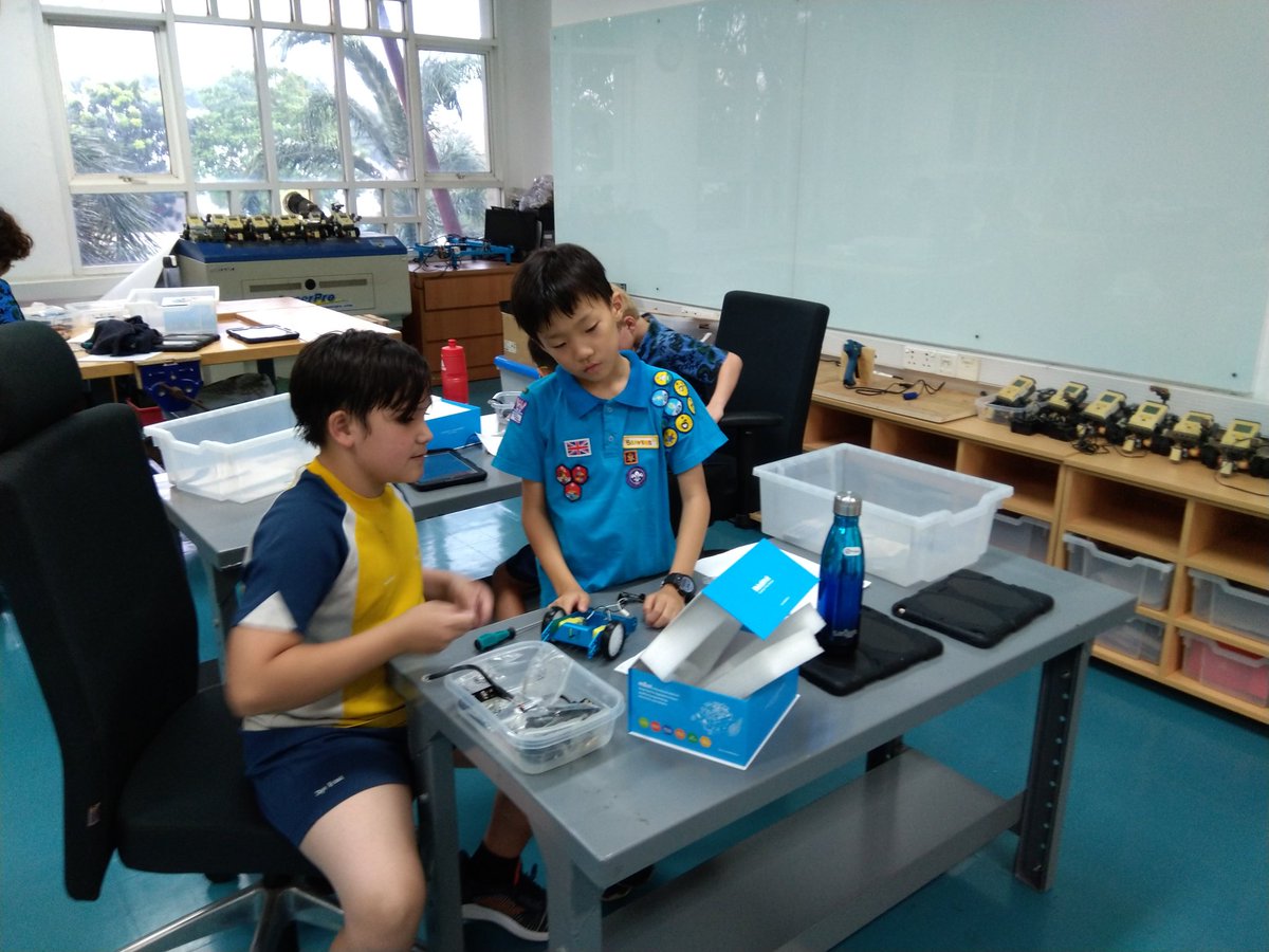 ict4school's tweet photo. Great to see our primary students getting stuck into @makerbot creating so enthusiastically! Lets get coding them soon!!!! #bsjinspires #bsjbytes @kieroneagle https://t.co/Q4oyH2N8aZ