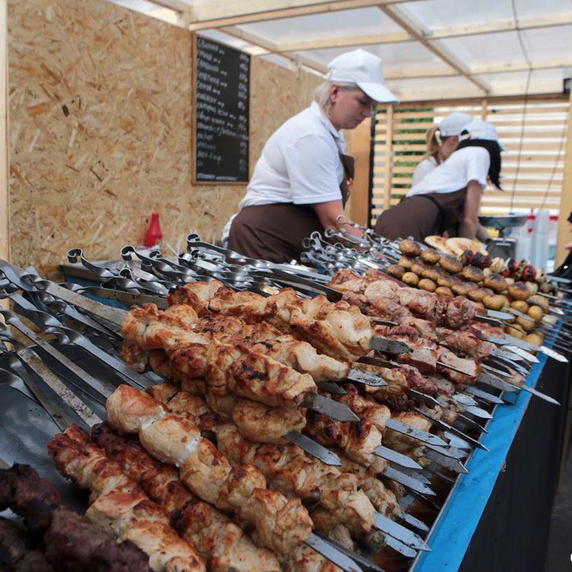 шашлык липецк. шашлык на рынке. шашлык на рынке. шашлыки в парках. шашлык на базаре.