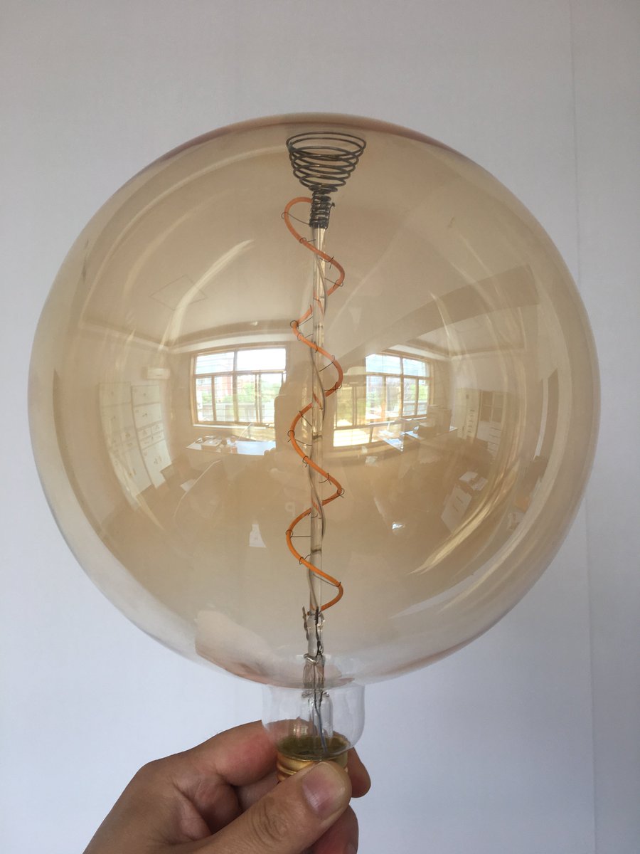 yu_kinglee's tweet image. Do some Vintage lighting to decorate your household with A big #globe LED filament bulb. #globlebulb #ledfilament #vintagelamp #decotativelighting #spiralfilamentchip #amberglass #ambientlighting #householdlighting #barlighting #cafelighting #resturantlighting #homedecor