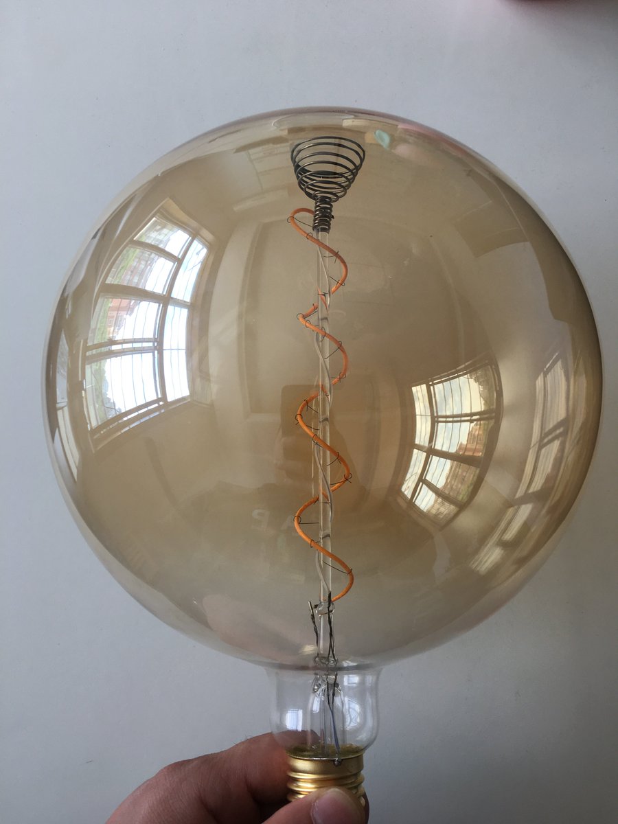 yu_kinglee's tweet image. Do some Vintage lighting to decorate your household with A big #globe LED filament bulb. #globlebulb #ledfilament #vintagelamp #decotativelighting #spiralfilamentchip #amberglass #ambientlighting #householdlighting #barlighting #cafelighting #resturantlighting #homedecor