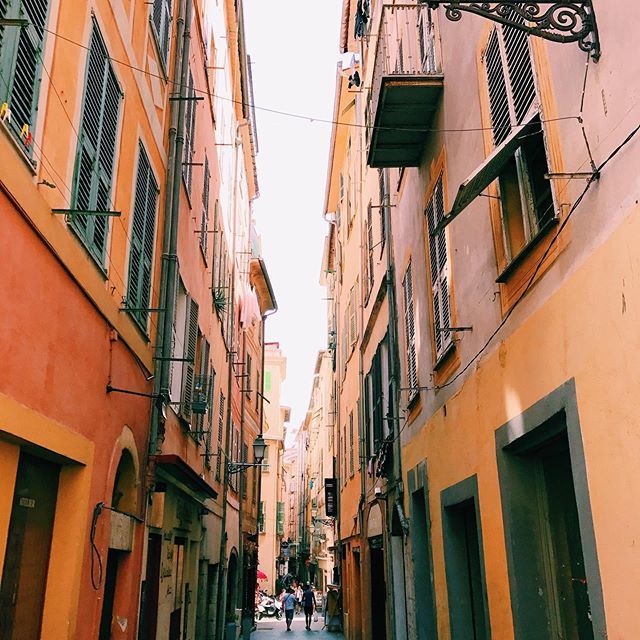 The prettiest street.
.
.
.
#nice #nicefrance #cotedazur #france #southfrance #southfrancecoast #eurotravel #europestyle #europe #europetravel #travel #travels #travelphotography #travelblogger #travelgram #travelingthroughtheworld #travelcommunity #trav… bit.ly/2J82LOU