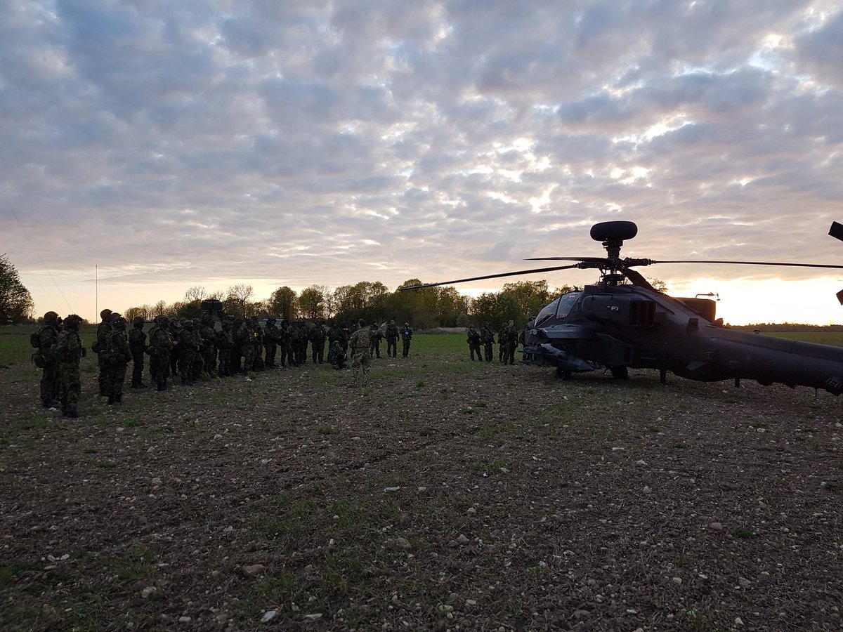 3RegimentAAC's tweet image. #SpringStorm 19 is well under way. Dropped in on the @Kaitsevagi Air Operations team who were training hard. I felt distinctly underdressed without cam cream on my face! @BritishArmy #Apache are flying in support of #Kevadtorm and @MoD_Estonia all week! #eFP #StrongerTogether