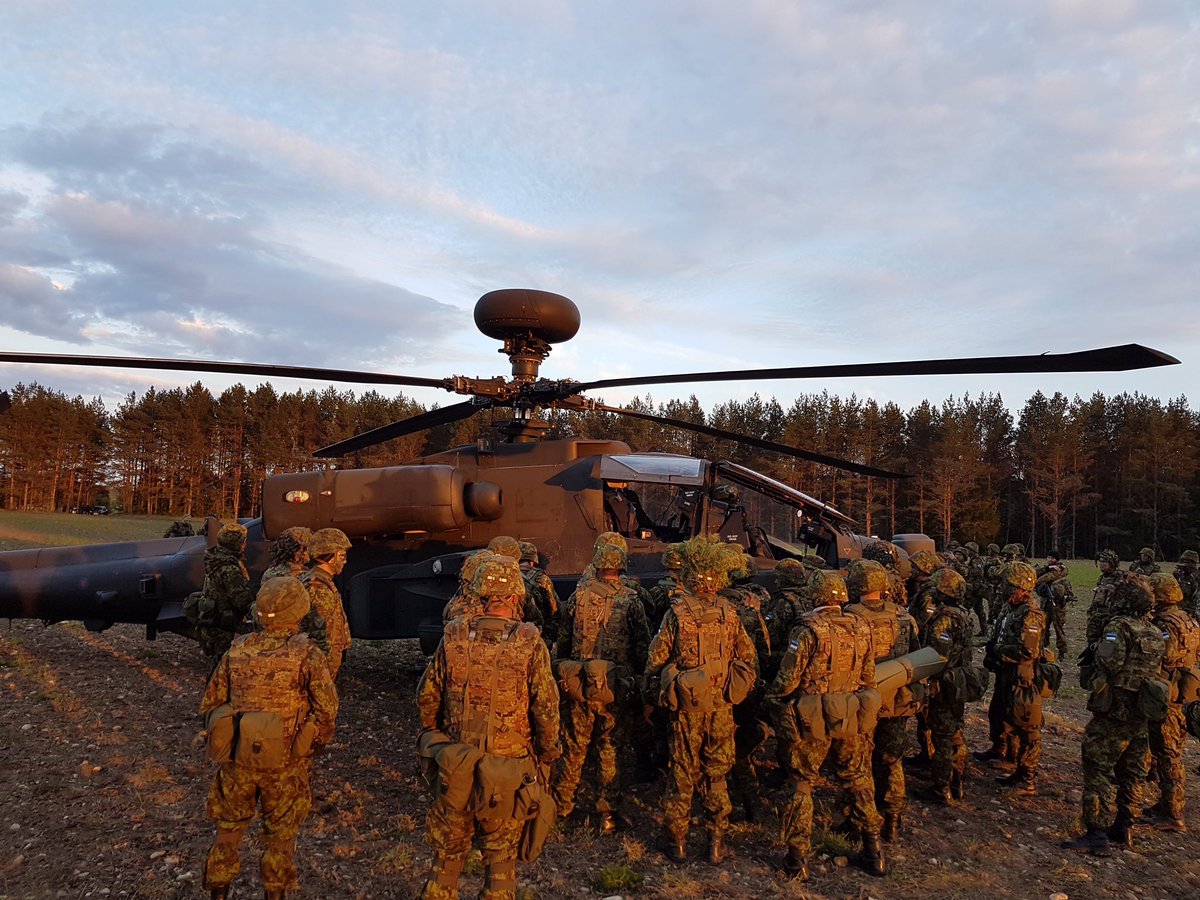 3RegimentAAC's tweet image. #SpringStorm 19 is well under way. Dropped in on the @Kaitsevagi Air Operations team who were training hard. I felt distinctly underdressed without cam cream on my face! @BritishArmy #Apache are flying in support of #Kevadtorm and @MoD_Estonia all week! #eFP #StrongerTogether