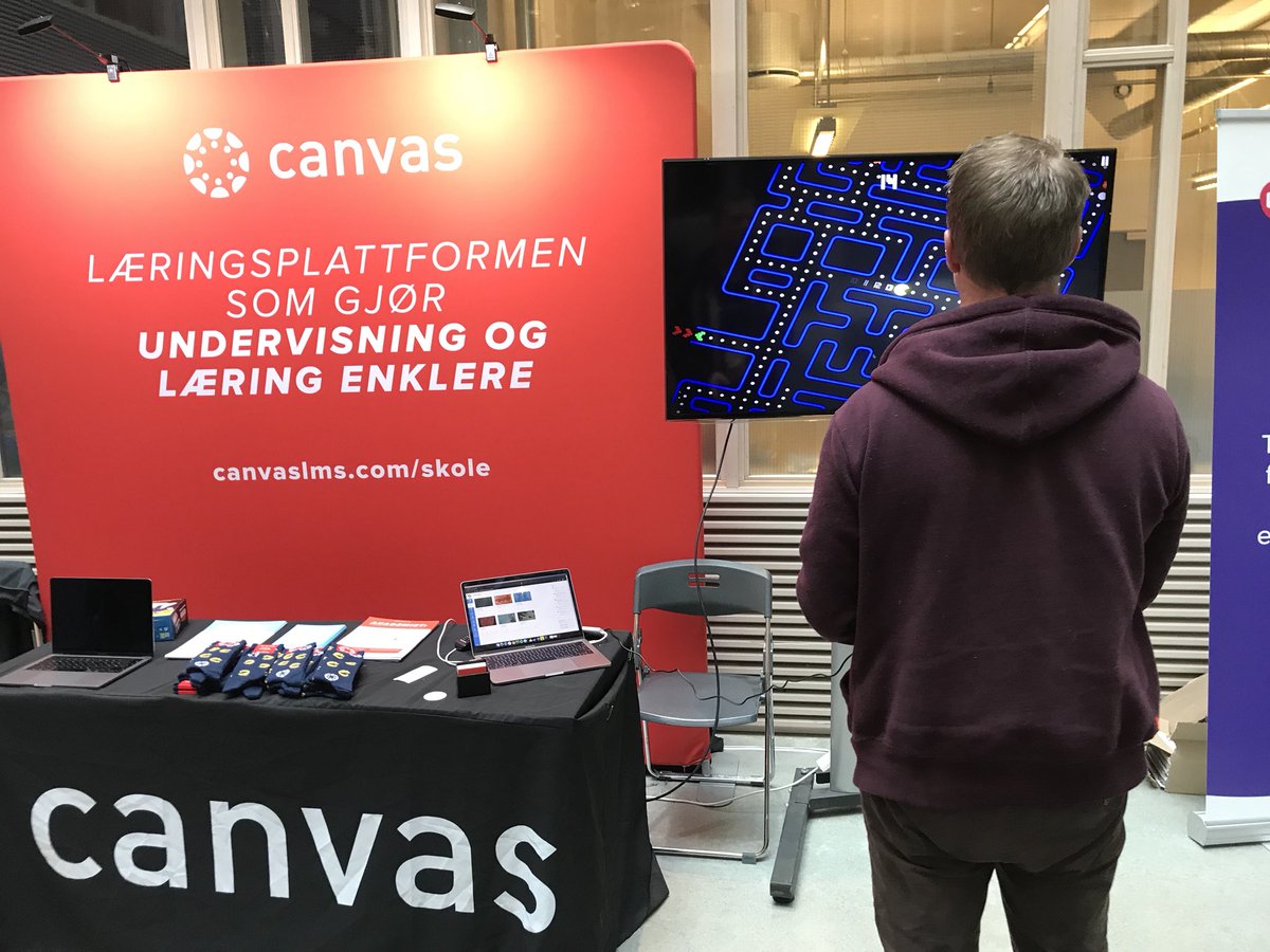 oddvar_brekke's tweet photo. Kom innom @CanvasLMS på #NKUL19 #NKUL og få mulighet til å vinne en Nintendo Classic Mini. Og spille litt Packman😉 https://t.co/RByWtQM9O8