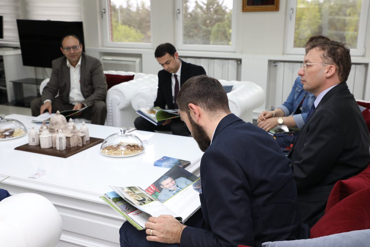 Isparta İGSİAD Yönetim Kurulu Başkanı Dilek Özdemir ve değerli Yönetim Kurulu Üyeleri ziyaretime geldiler. İşbirliği yaparak ortak faaliyetler yürütme konusunda kendileri ile anlaştık. Ziyaretleri için kendilerine çok teşekkür ediyorum.