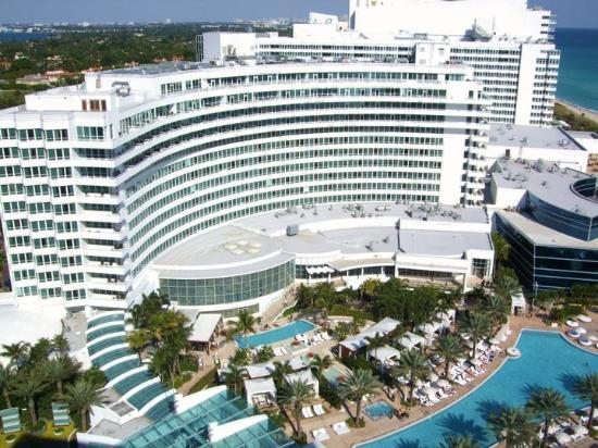 March 2012: Jerry and Becki Falwell meet Giancarlo Granda at Fontainebleau Miami Beach. The Falwells are staying there. Granda is the pool boy. They develop “a friendly relationship.”