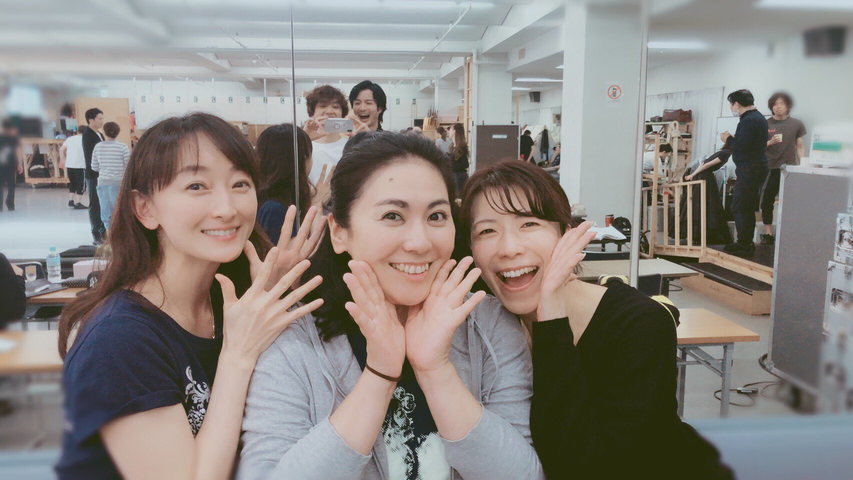秋園美緒 はまこ お誕生日おめでとう O 未来優希 79期 エリザベート さま 撮影は トート閣下 陛下 秋園美緒 はまこ お誕生日おめでとう O 未来優希 79期 エリザベート さま 撮影は トート閣下 陛下