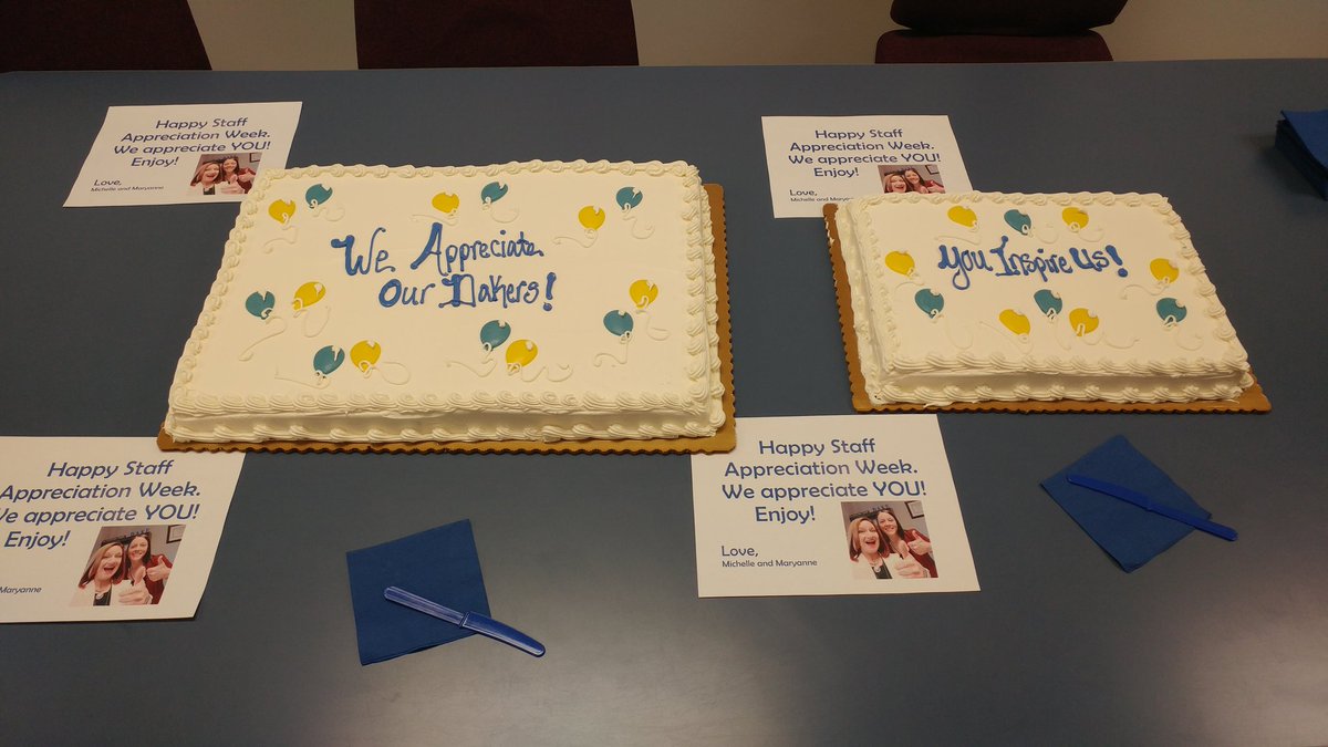 MaryanneH1's tweet photo. We love our staff! #dakers #dakeproud @mcramer17 https://t.co/6phx7rVpiM