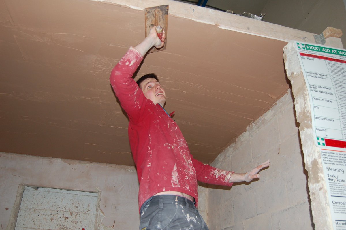 Chameleon_1's tweet photo. Our flexible 5-day courses in Plastering, Bricklaying, and Tiling are ideal for beginners who are keen to learn a new skill, or for tradespeople who wish to gain an additional skill.  Available Mon-Fri at our 6 centres, priced at £420+VAT.  Call 01283 213427 for more info. https://t.co/i3BsReltza