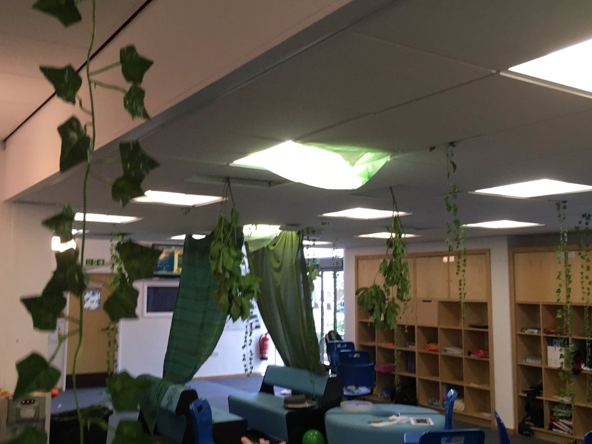 OxfordHighSch's tweet photo. A good deal of orderly misrule around school today for Year 13's #sensiblefun day, which has a jungle theme and happily extended to inviting a local ice cream van along at lunchtime. #GDSTgirl #icecreamweather https://t.co/Ulr8iIZwtC