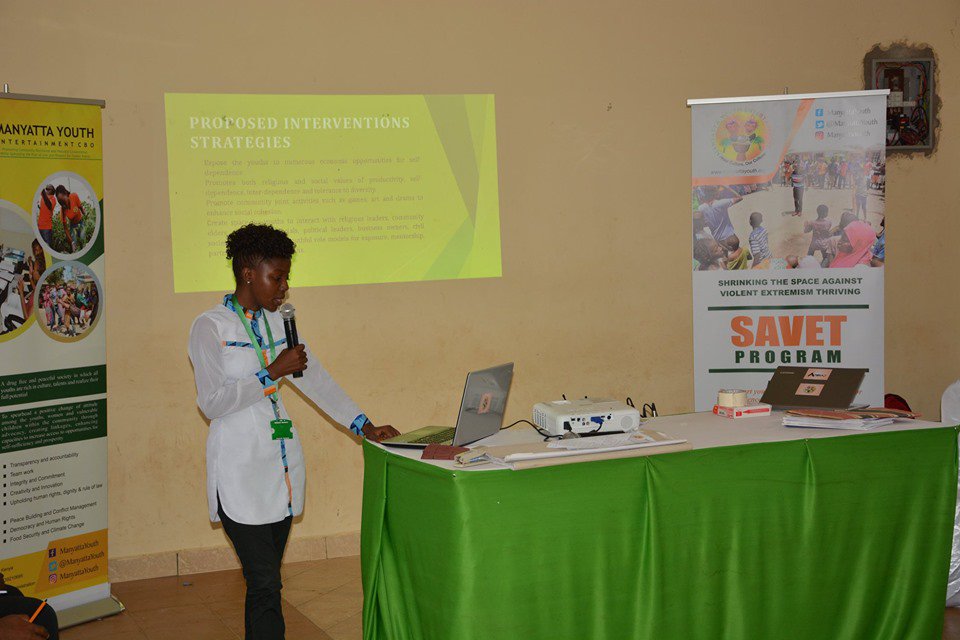 AnikaTv_ke's tweet photo. The project officer @ndarigho taking stakeholders of the #SAVETProject on the projects details.#Gusami #SavetProject @AnikaTv_ke @CICCTrust @theGCERF @Metknu @USIP @USAmbKenya @USEmbassyKenya @ManyattaYouth_m https://t.co/GWW7aO7oGd