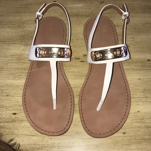 Grandmasstore1's tweet photo. So good I had to share! Check out all the items I'm loving on @Poshmarkapp #poshmark #fashion #style #shopmycloset #samedelman #coach #colinstuart: https://t.co/YthtFmfFLL https://t.co/diP8CbSfaA
