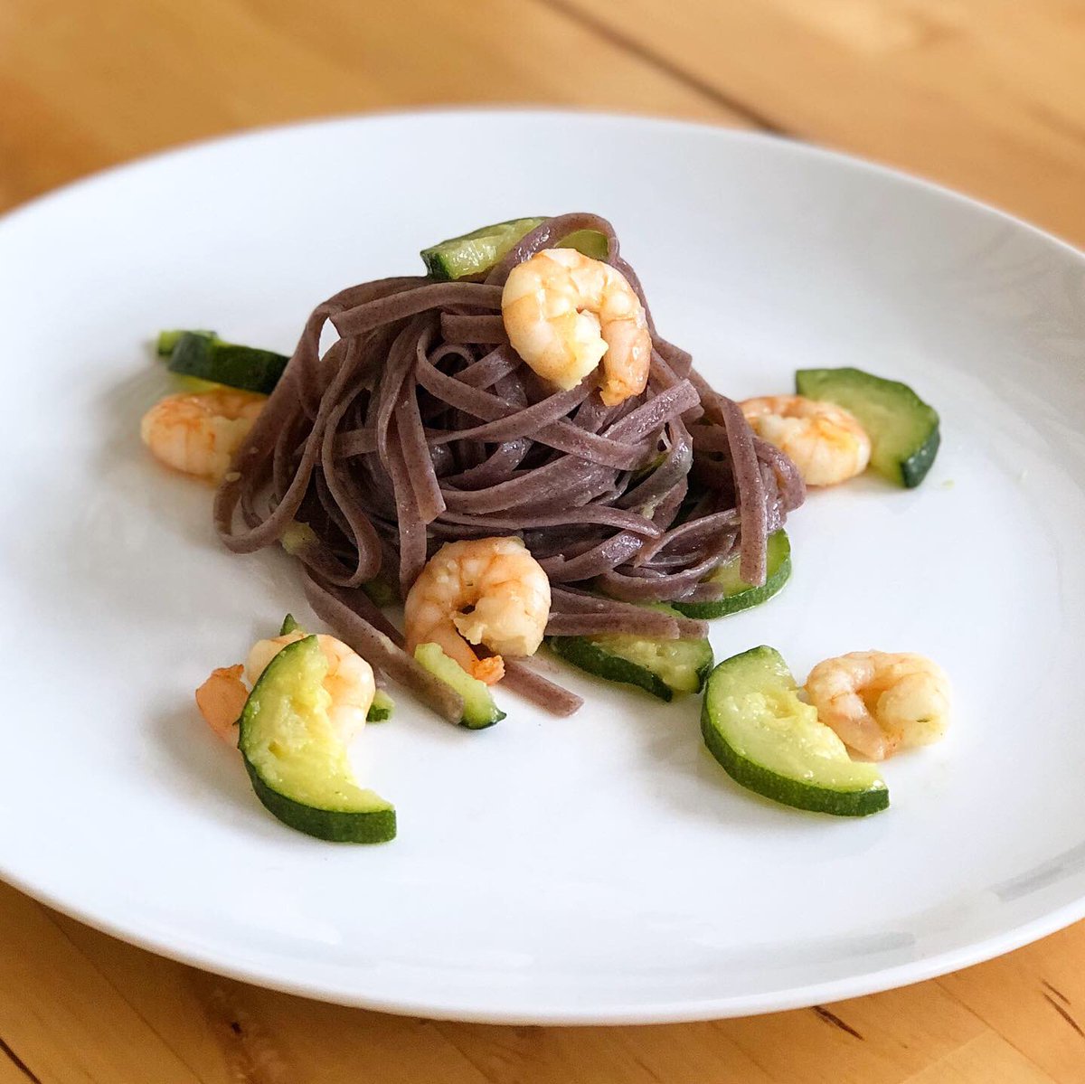 Foodielicious6's tweet photo. RT @TheGlutenFreel1: Are you one of those #pastalovers asking yourself: is that all? Here you go: @GustoNero made my lunch with black jasmine rice pasta 🍝 

#glutenfree #pasta #senzaglutine #ricepasta #recipes #recipeblog https://t.co/QaGAKUdRv3