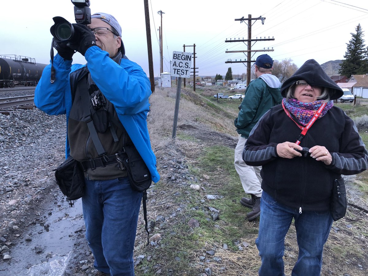 KSL_AlexCabrero's tweet photo. Lots of people out to take pictures of the @UnionPacific Big Boy 4014 in Evanston, WY, this morning. So are we! We’ll have a live report coming up in 10 minutes on @KSL5TV. #KSLTV #GoldenSpike #spike150 #BIGBOY4014 #goodassignment https://t.co/dPmWgKbgiu