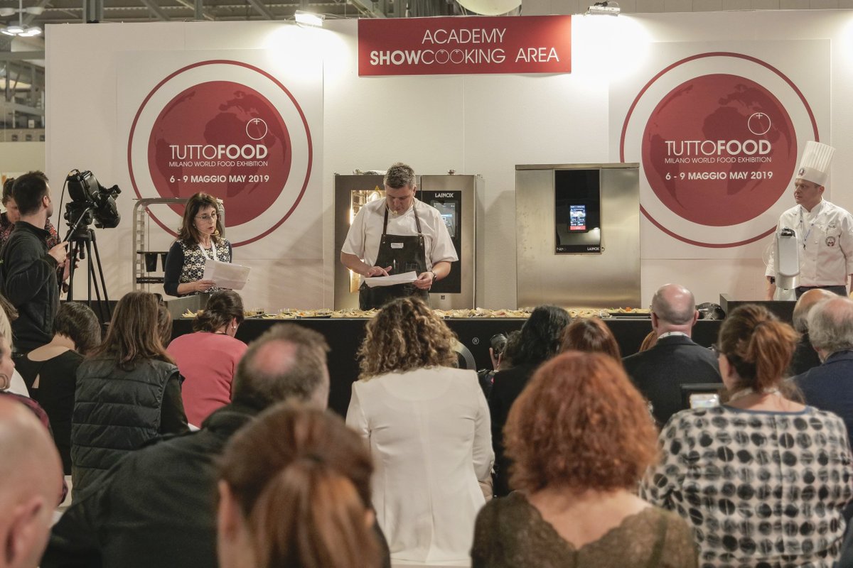 saygoodITA's tweet photo. Lunedì abbiamo partecipato al FoodPairing di #PrugnedellaCalifornia testando nuovi abbinamenti. Quello più curioso: prugne e acciughe o pasta di miso! Quello vincente: prugna,noce,feta e foglia di menta!
Grazie a @lennesimoblog @lamammacuoco @carlanegri8 @cucina_ema @VatySuvimol https://t.co/sU4DkEY0jk
