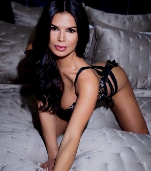cutebrunetebabe's tweet photo. #brunette #brunettesdoitbeter #model #darkhair #babes https://t.co/wV7GlvDIcG