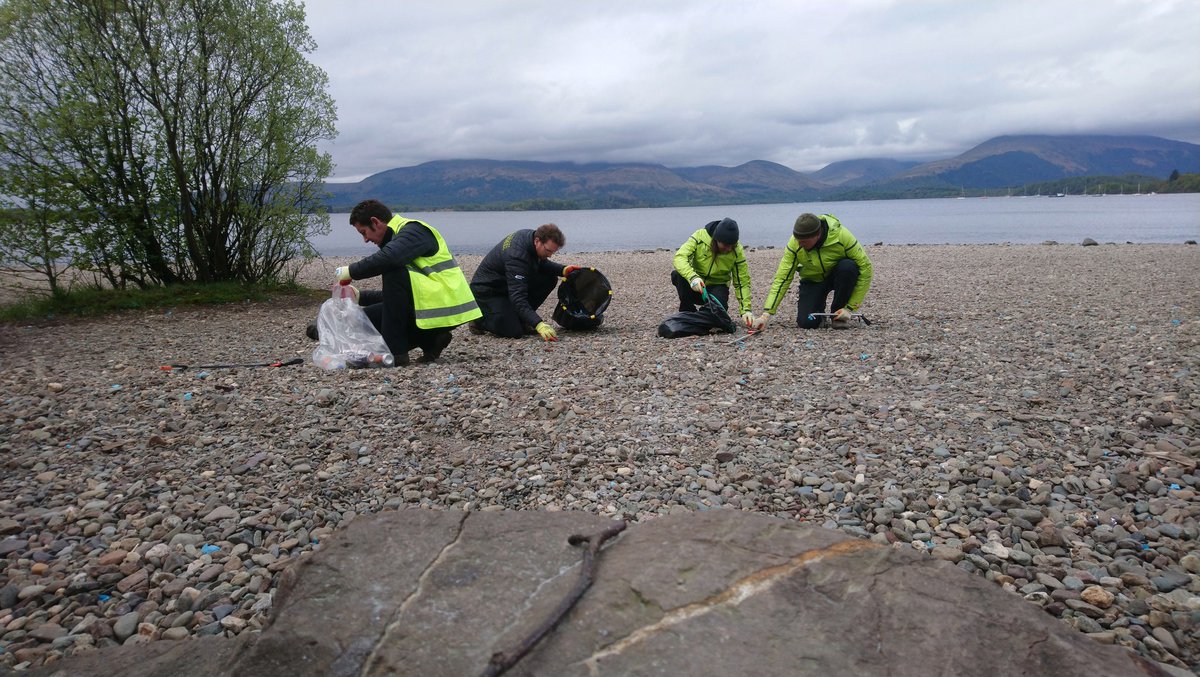 lochcharlie's tweet photo. Loch lomond always looks fab 😍 but today, we're focusing at a micro level for our #litterfix #SpringClean19... Confetti, cans, wipes, cigarette ends, crisp packets and of course dog poo bags found today 💔 @lomondtrossachs https://t.co/2NQC0yBKs2